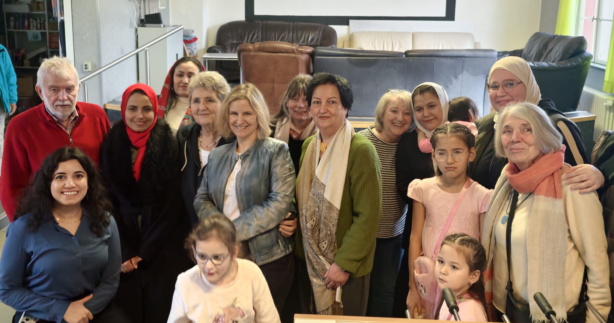 Besuch von Katrin Eder im Café Asyl