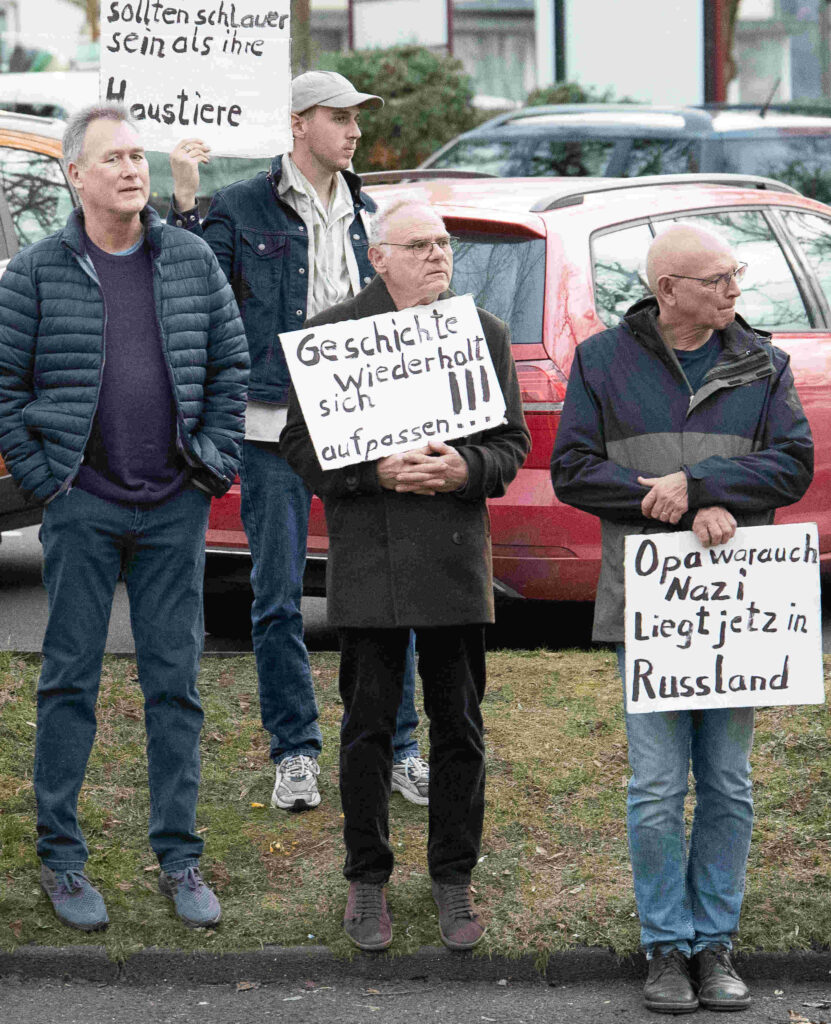Einstehen für Demokratie - Unsere Vulkaneifel - Hand in Hand, Menschenkette in Kelberg am 9.3.2026